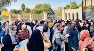 مديرة مدرسة تمنع طالبات من دخول مركز الامتحان