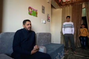 معوض يتذكر كيف فتش عناصر الدعم السريع هاتفه ومنزله قبل أن يعتقلوه (الفرنسية)