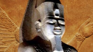 تمثال تهراقا الوحيد الذي بقي في المتحف بعد سرقة وتدمير كل محتوياته