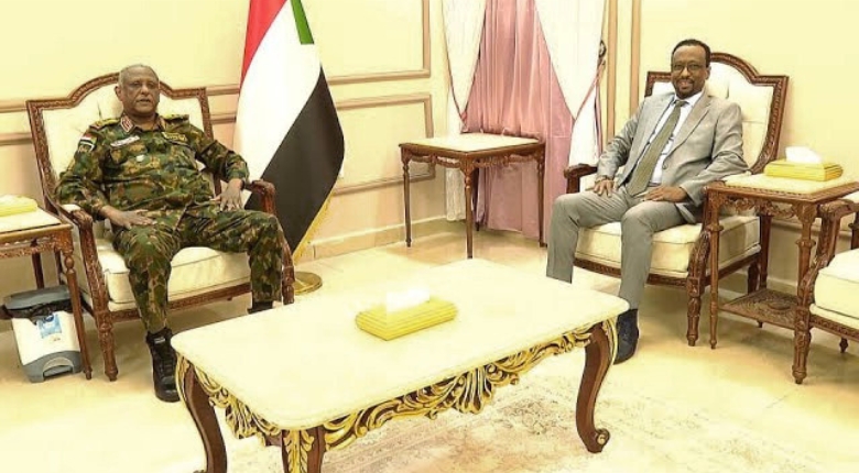 ياسر العطا مع الإعيسر