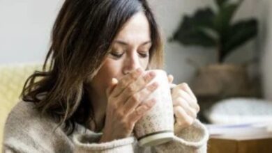 شاي وقهوة ولا عصير.. التوقيت المثالى لصحتك لمشروبك المفضل بعد الأكل