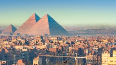 عقارات في مصر حيث تظهر أهرامات الجيزة في الخلفية