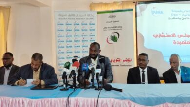 أعضاء المجلس الاستشاري الخمسة المنشقون عن الدعم السريع في مؤتمر صحفي (الجزيرة)