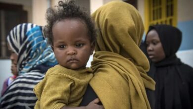 قطار خاص لنقل السودانيين الراغبين في العودة لبلادهم (فرانس برس)