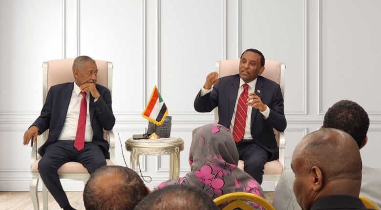 المؤتمر الصحفي الأول للدكتور إدريس منذ توليه منصبه في مايو الماضي، والذي عُقد أمس في العاصمة المصرية القاهرة