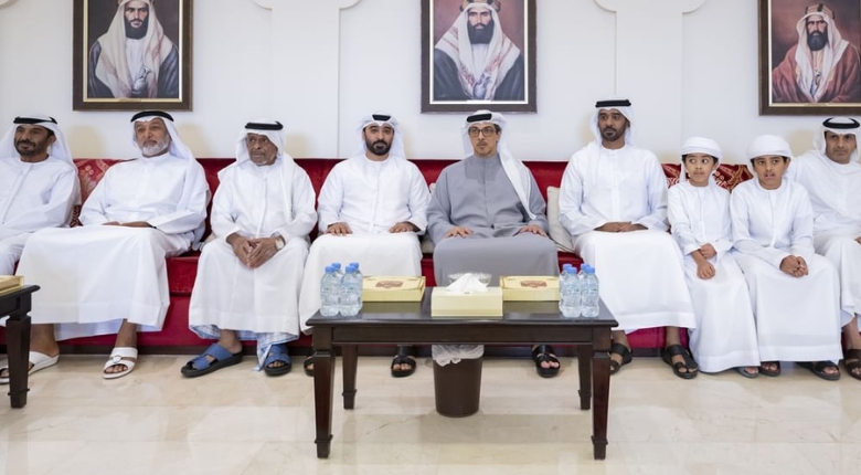 منصور بن راشد فى عزاء فى أبوظبى