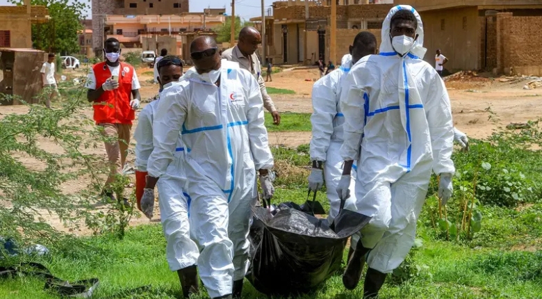 إعادة دفن رفات ضحايا في السودان