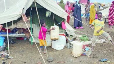 أطفال السودان ضحايا الحرب وكوارثها (أ.ف.ب)