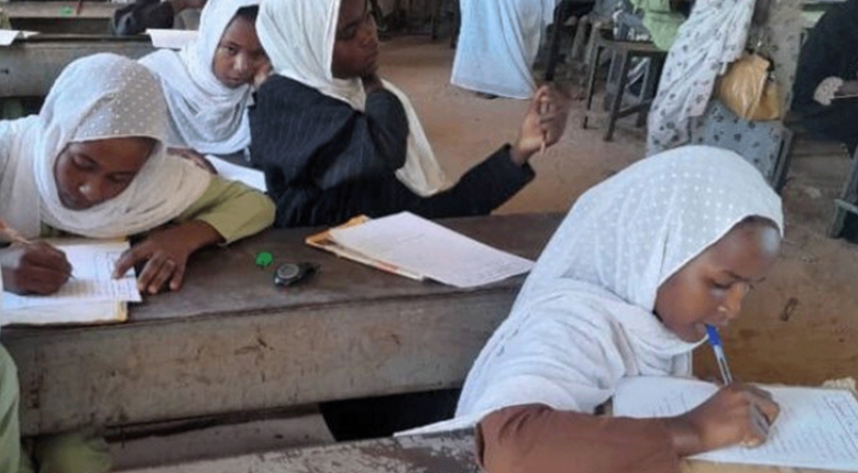 من بين 17 مليون طفل سوداني في سن الدراسة لم يعد سوى 3 ملايين إلى صفوفهم (موقع أخبار السودان)